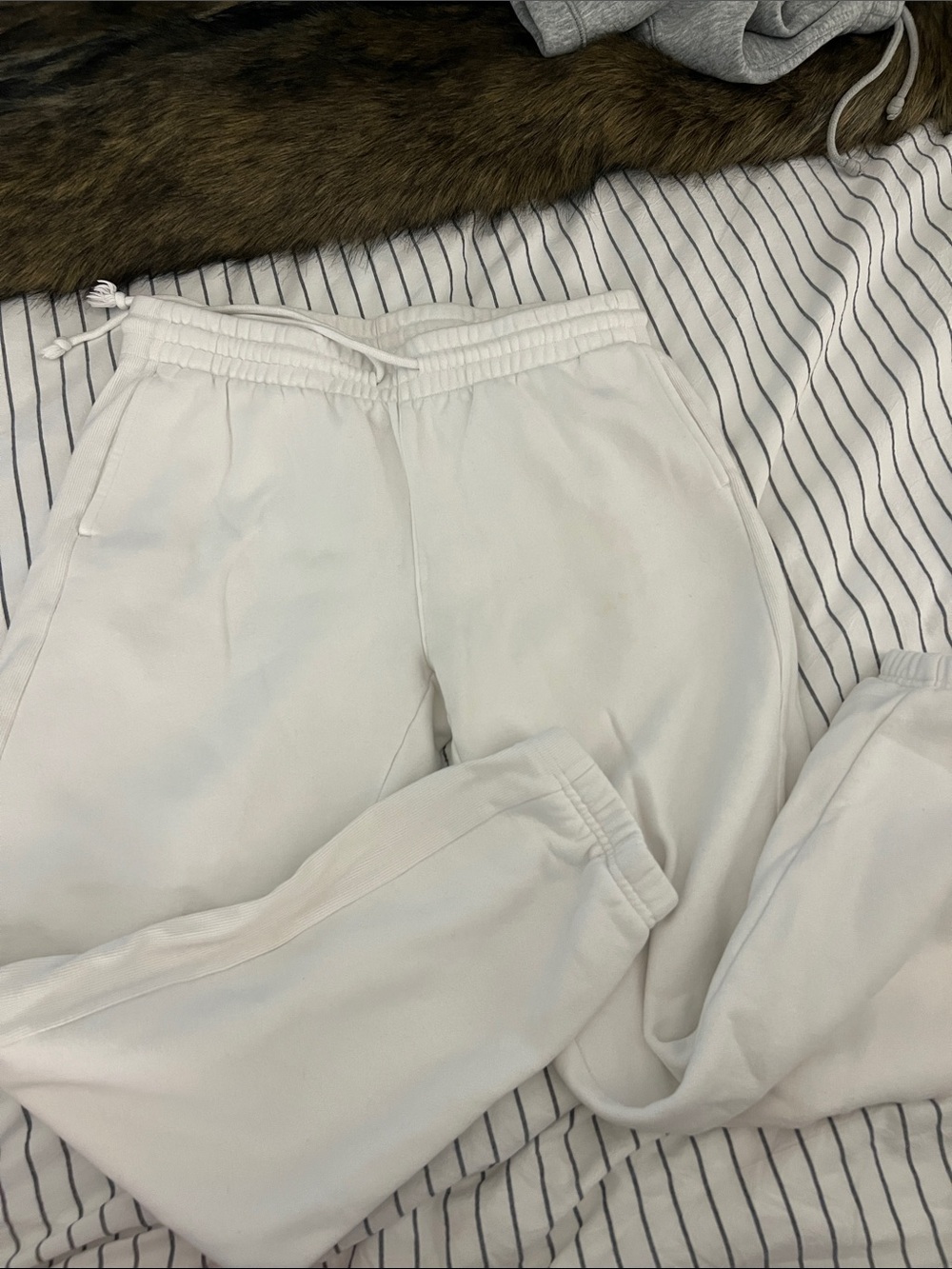 Aritzia White Cozy Women's Jogger Sweatpants
